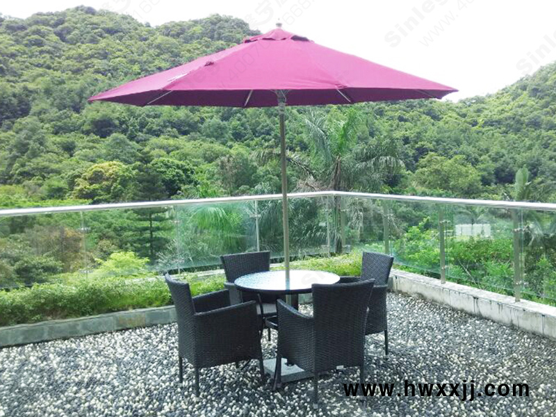 別墅庭院桌椅傘