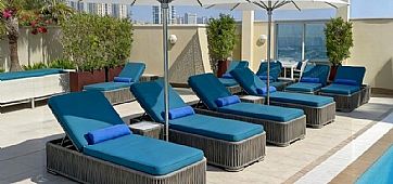 溫泉之外｜原來泳池躺椅，才是靈魂所在